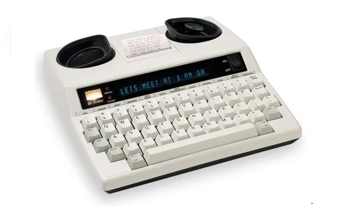 photograph of the Superprint 4425, which includes a QWERTY layout keyboard and single line simple digital display